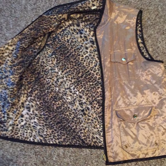 2 in 1 reversible VEST leopard/Gold w/black piping - Picture 7 of 8